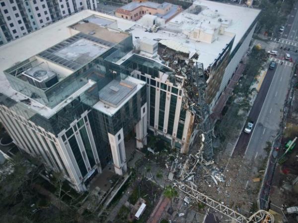 A co<em></em>nstruction crane fell over into an office building that houses the Tampa Bay Times headquarters, Thursday, Oct. 10, 2024. (Tampa Bay Times via AP)