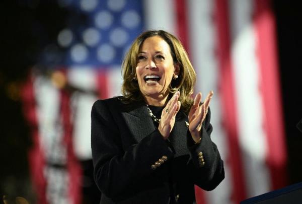 Vice President Kamala Harris arrives Mo<em></em>nday at a campaign rally in front of the 