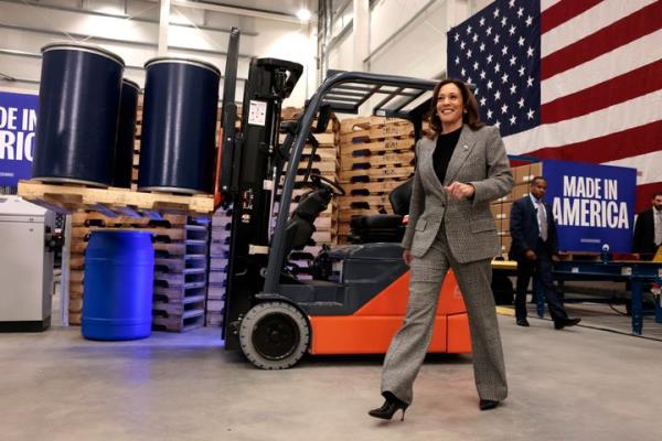 Kamala Harris arrives to speak during a tour of the Corning, Inc. Hemlock Semico<em></em>nductor headquarters in Hemlock, Michigan.