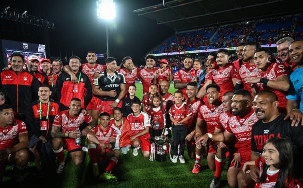 To<em></em>nga XIII team photo with the Challenge Trophy cup.
New Zealand Kiwis v To<em></em>nga XIII 2024 Pacific Champio<em></em>nships rugby league test match at Go Media Stadium, Auckland, New Zealand on Saturday 2 November 2024. © Photo: Andrew Cornaga / Photosport