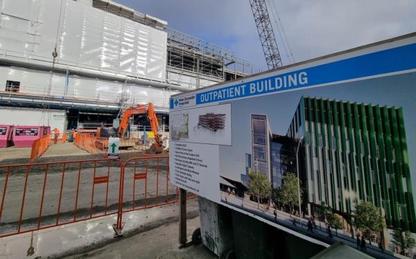 Health Minister Dr Shane Reti visits the new Dunedin Hospital build site.