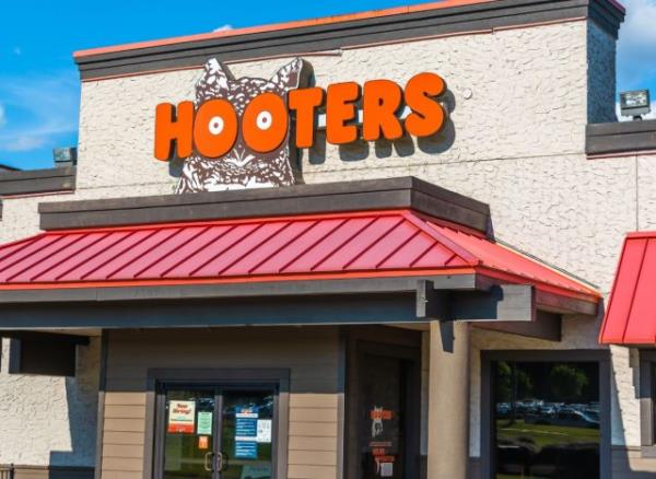 Hooters exterior