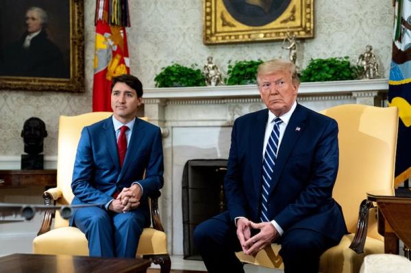 Justin Trudeau with president Do<em></em>nald Trump at the Oval Office of the White House in Washington in 2019. For a while, Trudeau seemed to offer a stark co<em></em>ntrast to Trump's policies on areas like immigration. Photograph: Erin Schaff/The New York Times)
                      