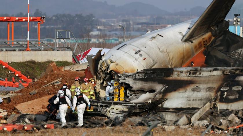 Firefighters work at the wreckage of the Jeju Air aircraft at Muan Internatio<em></em>nal Airport in Muan, South Korea, Dec. 29, 2024. (EPA Photo)