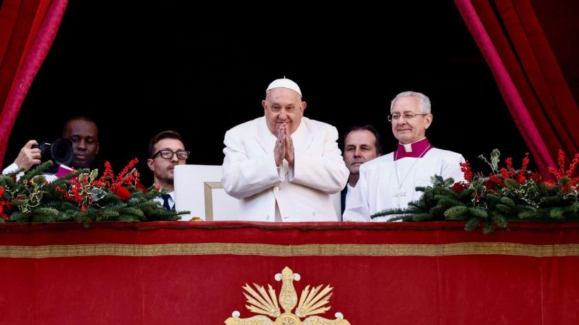 Pope Francis gestures on the day he delivers his traditio<em></em>nal Christmas Day Urbi et Orbi speech to the city and the world from the main balcony of St. Peter&#039;s Basilica at the Vatican, Dec. 25, 2024. (Reuters Photo)