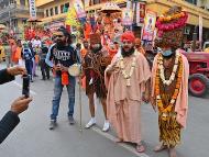 Kumbh Mela 2025: Select clothing that combines comfort, modesty and practicality. (Image: Shutterstock)
