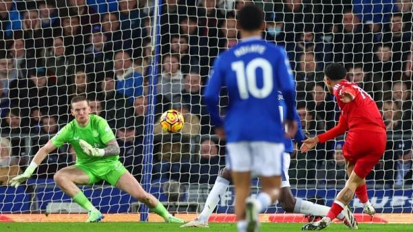 Morgan Gibbs-White scores Nottingham Forest's second goal at Goodison Park