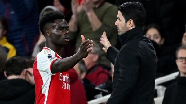 Bukayo Saka (L) with Mikel Arteta