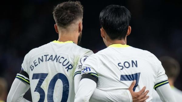 Rodrigo Bentancur with Son Heung-min