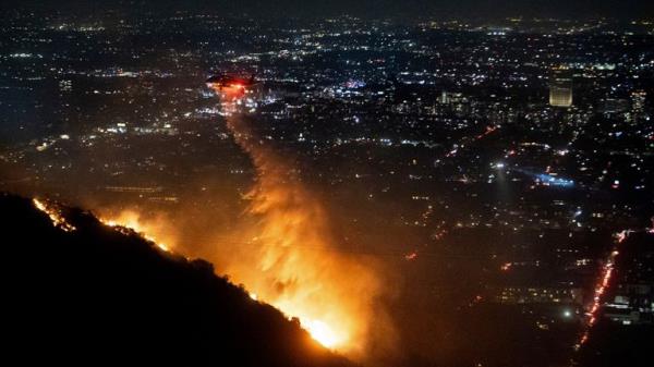 Water is dro<em></em>pped by helicopter on the burning Sunset Fire in the Hollywood Hills.
Pic: AP