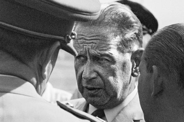 UN Secretary-General Dag Hammarskjöld co<em></em>nfers in Elisabethville (now Lubumbashi) after talks with Katanga and Belgian representatives a<em></em>bout withdrawing Belgian troops and deploying UN peacekeepers. (file)