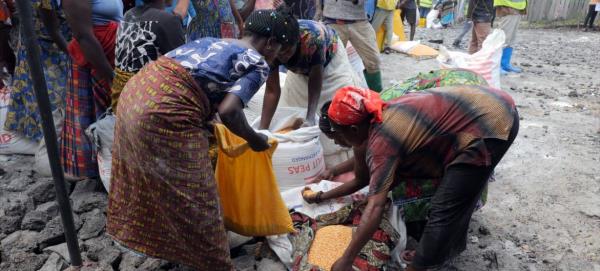 Women in Goma in the eastern DRC collect food provided by the UN and its partners.